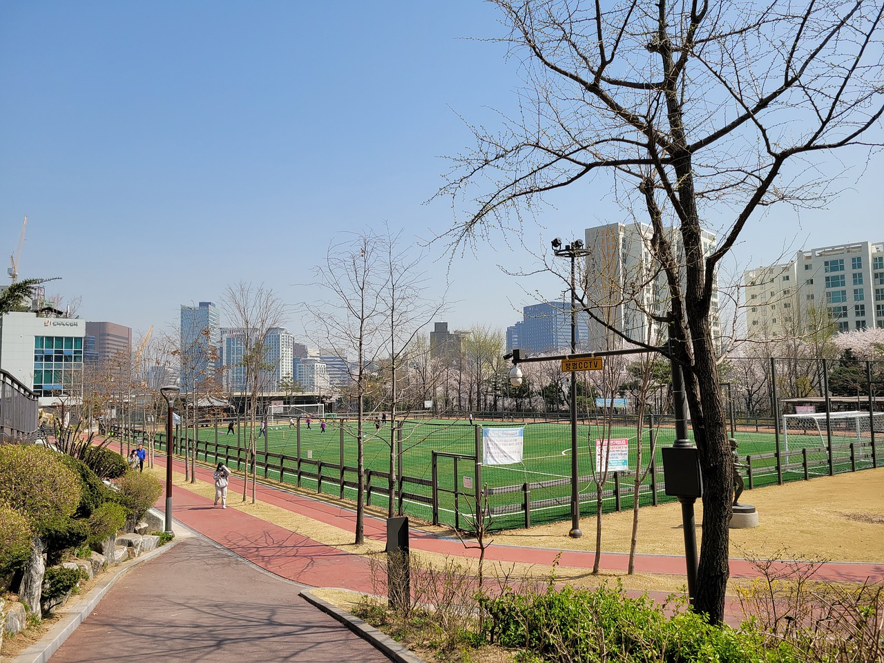 并有效地突 并有效地突